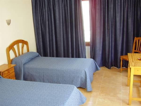 Hostal Residencia Nicolau Sant Antoni de Portmany Exterior foto